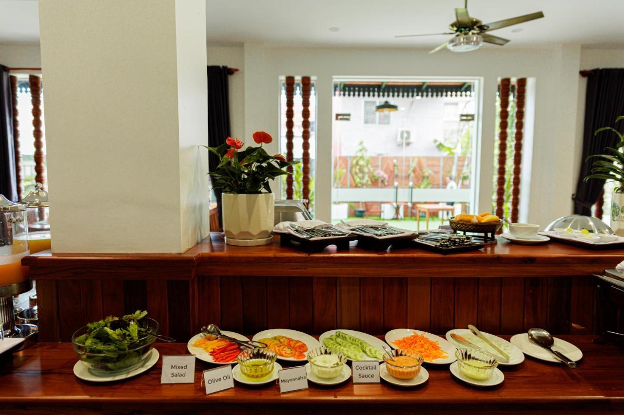 Two Seasons Siem Reap Hotel Esterno foto A selection of dishes at a buffet