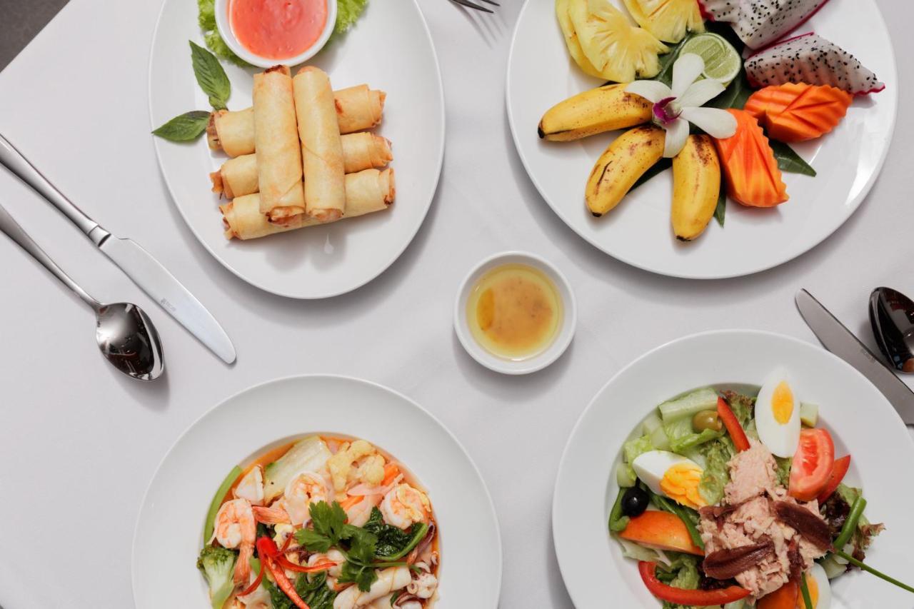 Two Seasons Siem Reap Hotel Esterno foto A selection of Thai food