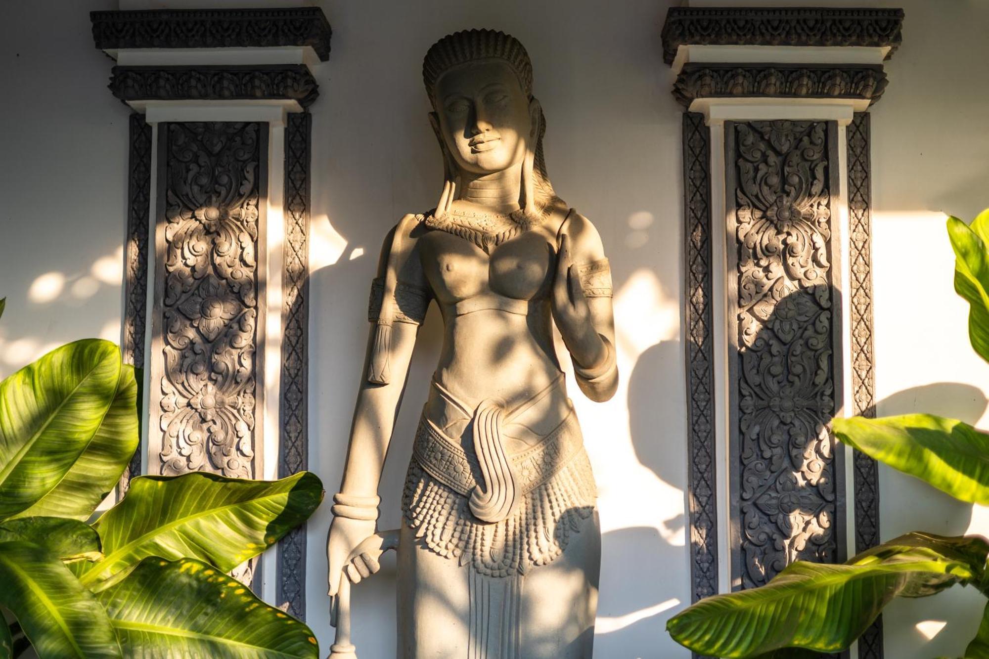 Two Seasons Siem Reap Hotel Esterno foto A statue of a female apsara in the Grand Palace, Bangkok, Thailand.