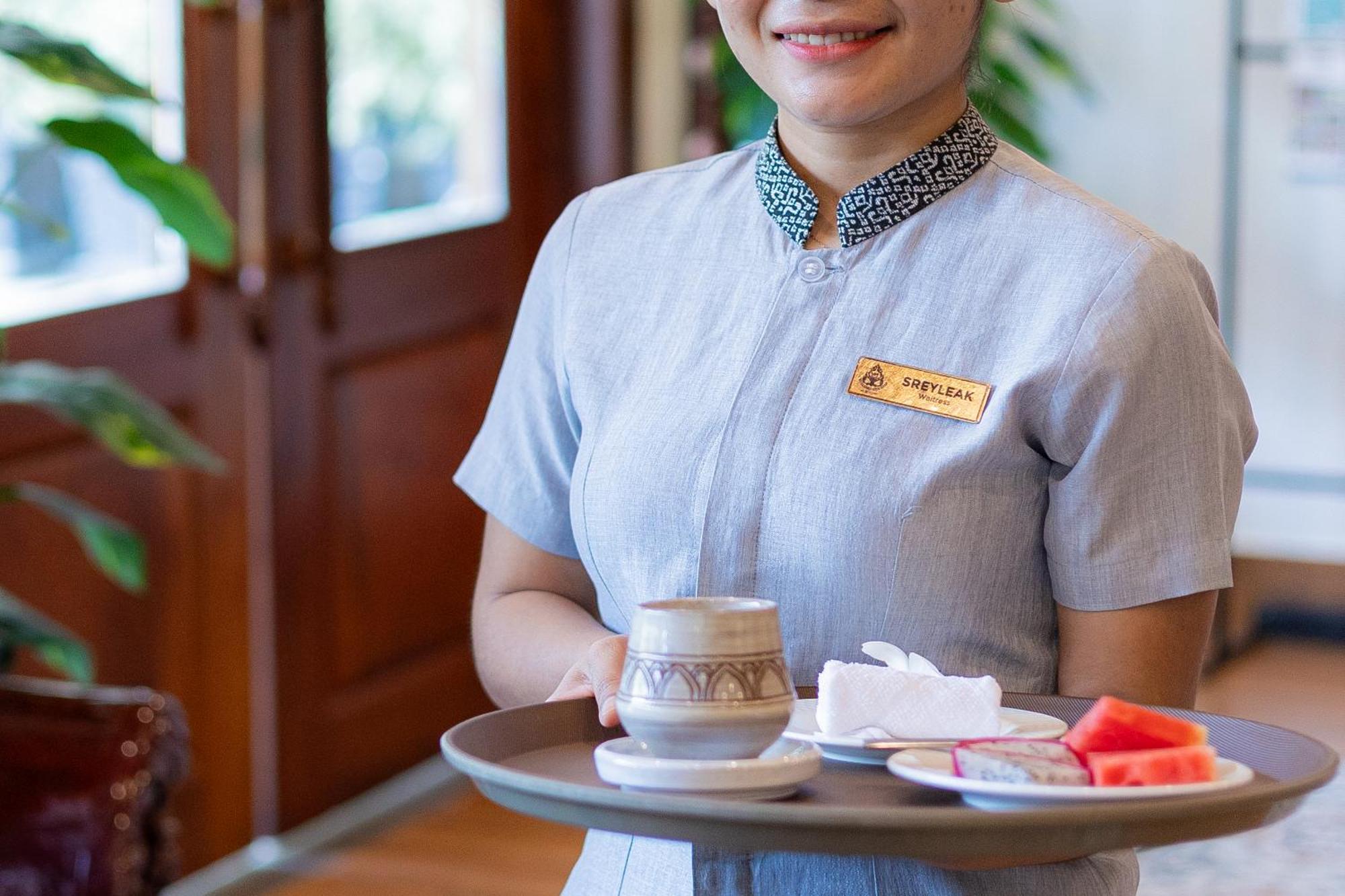 Two Seasons Siem Reap Hotel Esterno foto A hotel staff serving refreshments