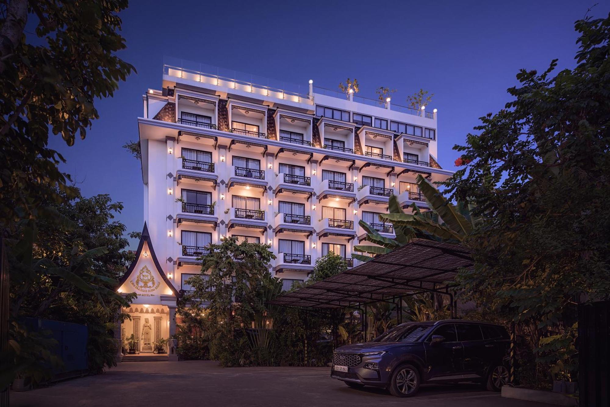 Two Seasons Siem Reap Hotel Esterno foto The Royal